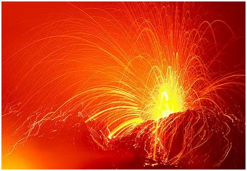 http://www.moolf.com/images/stories/Amazing/Volcanoes-Lava/Volcanoes-Lava-8.jpg