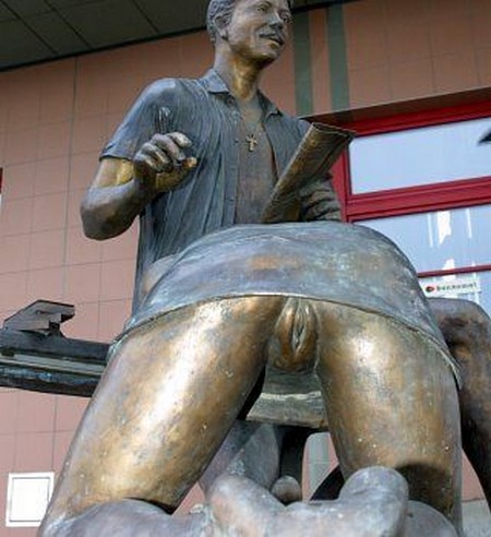 The-most-interesting-statue-9