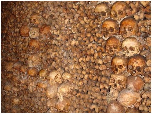 Paris-catacombs-3