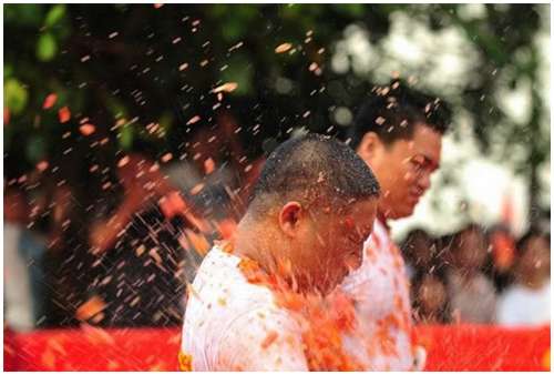 Tomato-Fight-in-China-2