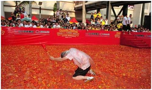 Tomato-Fight-in-China-3