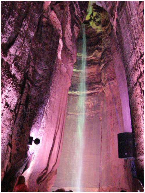 Underground-Waterfall-Ruby-Falls-2