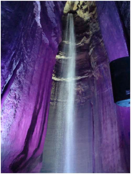 Underground-Waterfall-Ruby-Falls-3