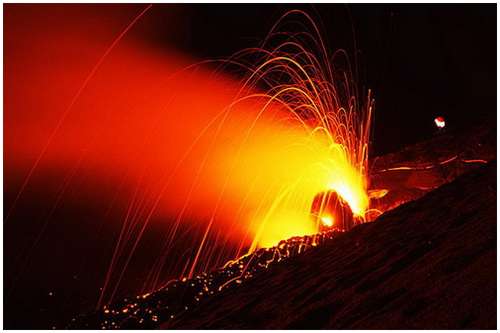 Volcanoes-Lava-3