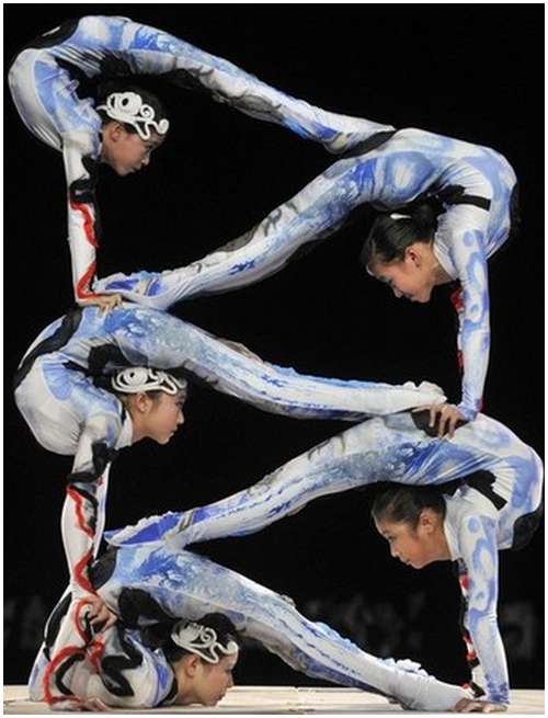 Beautiful-Acrobatic-Art-Festival-12