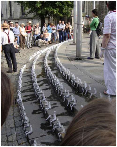 Ice-Sculptures-of-Melting-Men-3