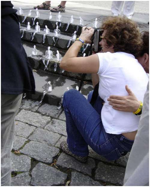 Ice-Sculptures-of-Melting-Men-9