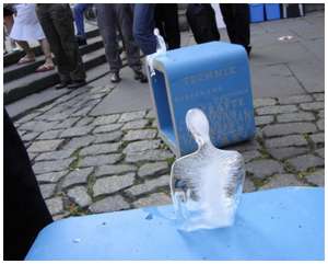 Ice-Sculptures-of-Melting-Men