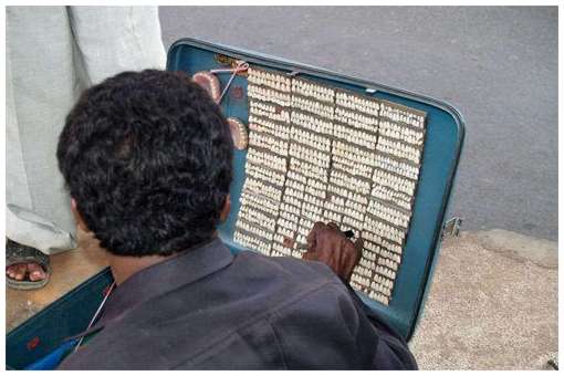 Street-Dentists-In-India-and-China-2