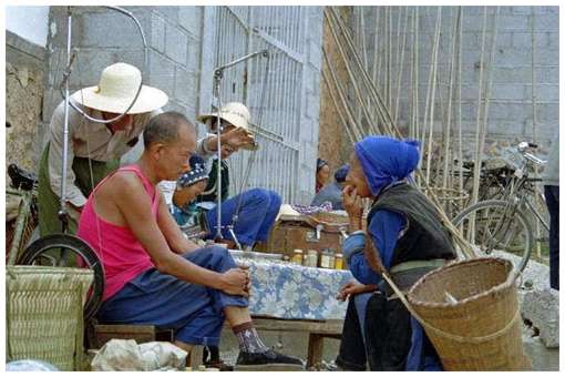 Street-Dentists-In-India-and-China-5