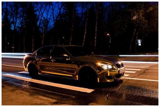 Golden-cars-on-Moscow-Streets-1