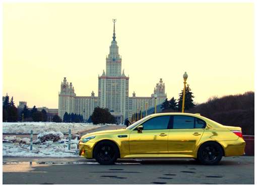 Golden-cars-on-Moscow-Streets-3