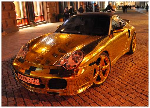 Golden-cars-on-Moscow-Streets-8