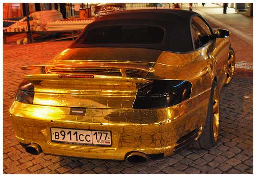 Golden-cars-on-Moscow-Streets-9