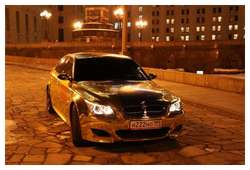 Golden-cars-on-Moscow-Streets