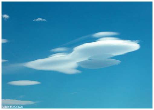 The Cloudship Enterprise, hovering over Calgary, Canada