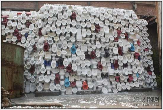 Toilet-Sculpture-in-China-5