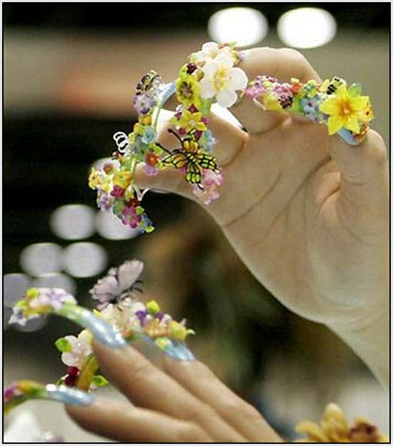 Creative-Finger-Nail-Art-2