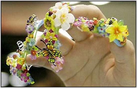 Creative-Finger-Nail-Art-4