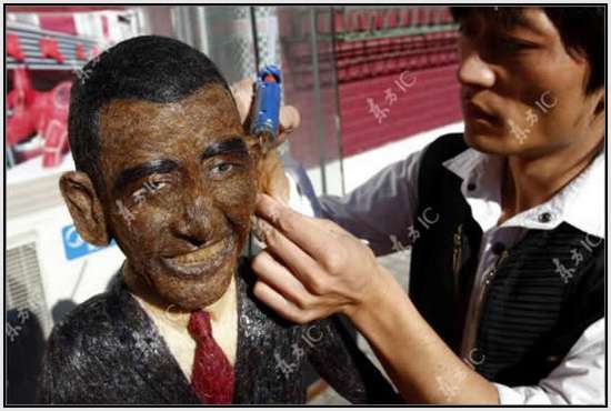 Hair-Made-Sculpture-of-Barack-Obama-13