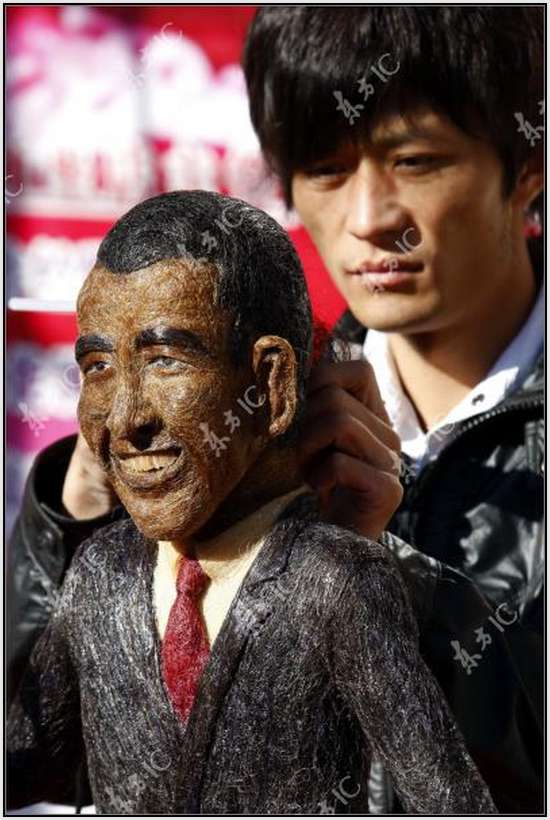 Hair-Made-Sculpture-of-Barack-Obama-14