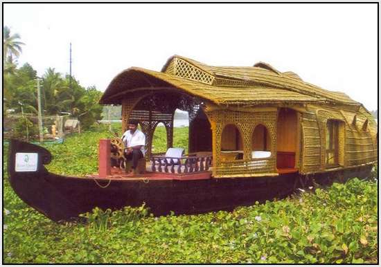 Unique-Houseboats-Called-Kettuvalloms-1