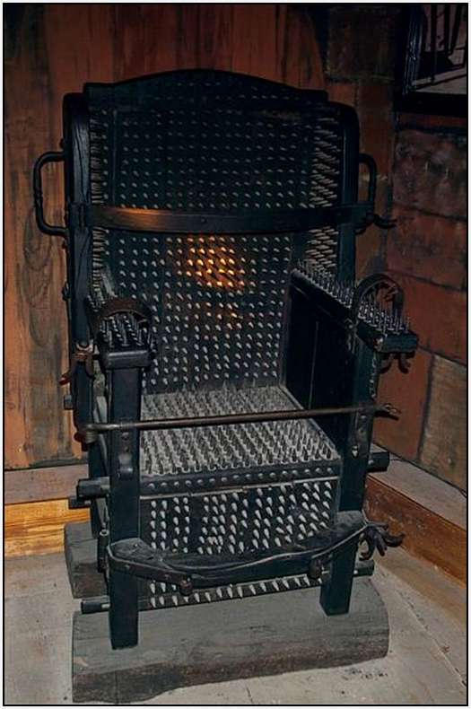 Chair-of-spikes-2