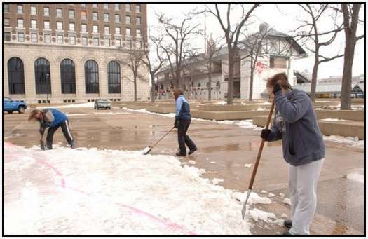 Largest-Ice-Labyrinth-2