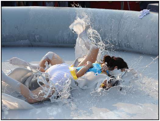 2010-Bikini-Beauty-Contest-of-Mud-Fight-10