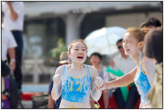 2010-Bikini-Beauty-Contest-of-Mud-Fight-13