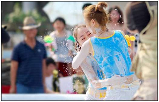 2010-Bikini-Beauty-Contest-of-Mud-Fight-17