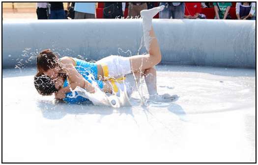 2010-Bikini-Beauty-Contest-of-Mud-Fight-18