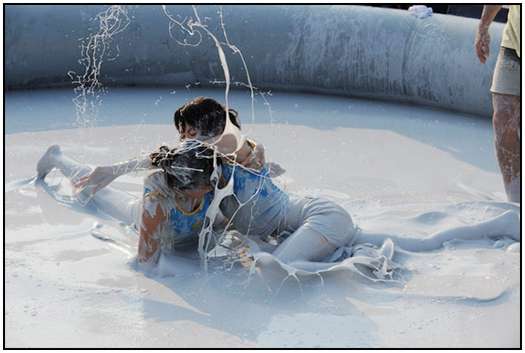 2010-Bikini-Beauty-Contest-of-Mud-Fight-4