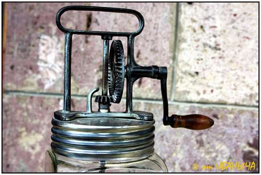 Antique-Hand-Powered-Blender-3