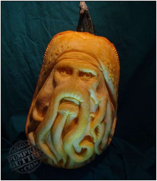 Sculptures-Made-by-Carving-Pumpkins-7