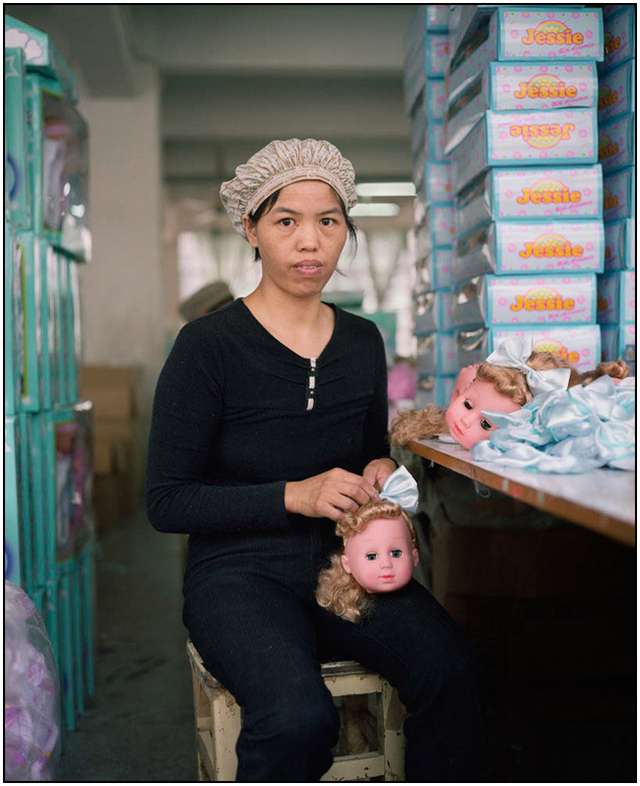 Photo-Series-of-Chinese-Toy-Factory-Workers-10