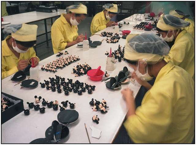 Photo-Series-of-Chinese-Toy-Factory-Workers-2