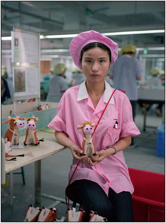 Photo-Series-of-Chinese-Toy-Factory-Workers-3