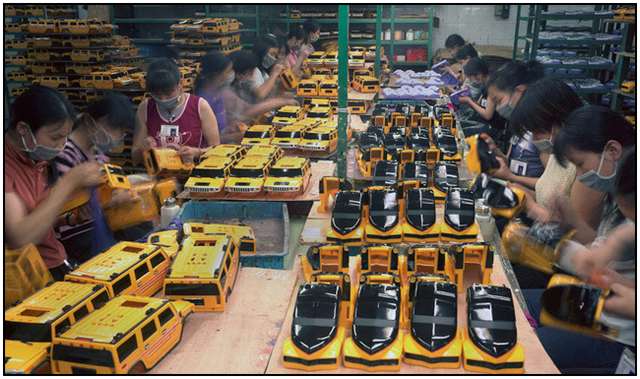 Photo-Series-of-Chinese-Toy-Factory-Workers-4