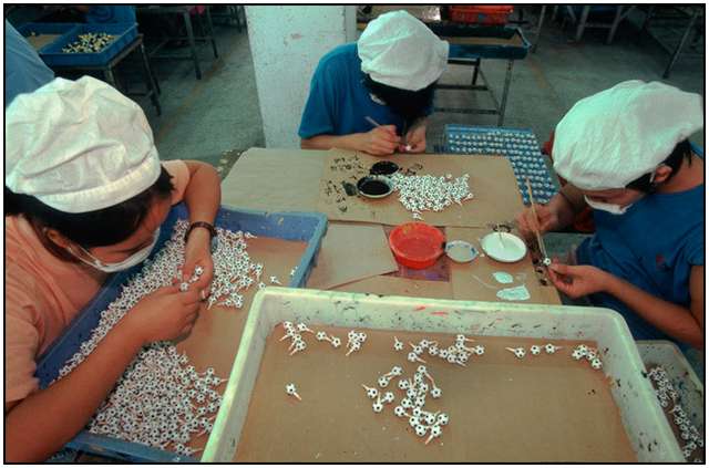 Photo-Series-of-Chinese-Toy-Factory-Workers-5