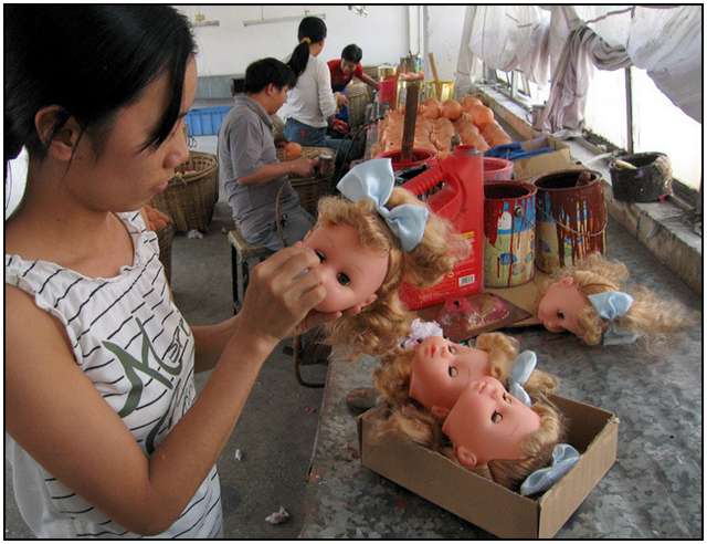 Photo-Series-of-Chinese-Toy-Factory-Workers-7