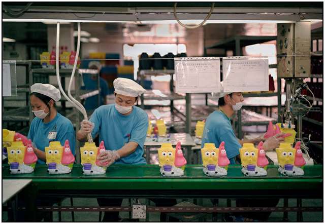 Photo-Series-of-Chinese-Toy-Factory-Workers-9