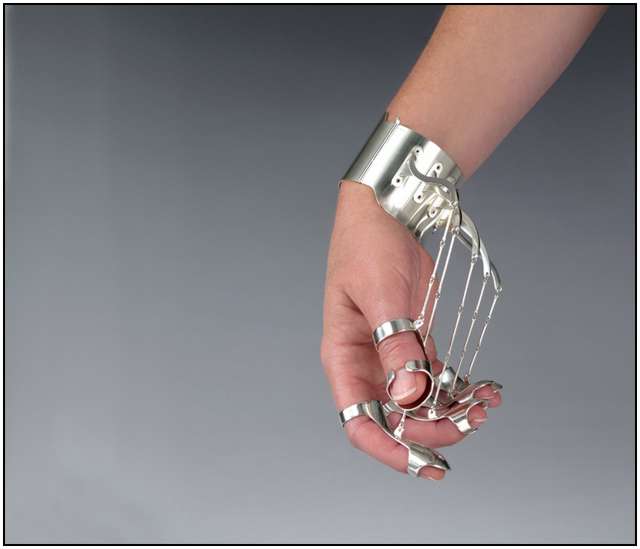 Wearable-Interactive-Sculptures-2